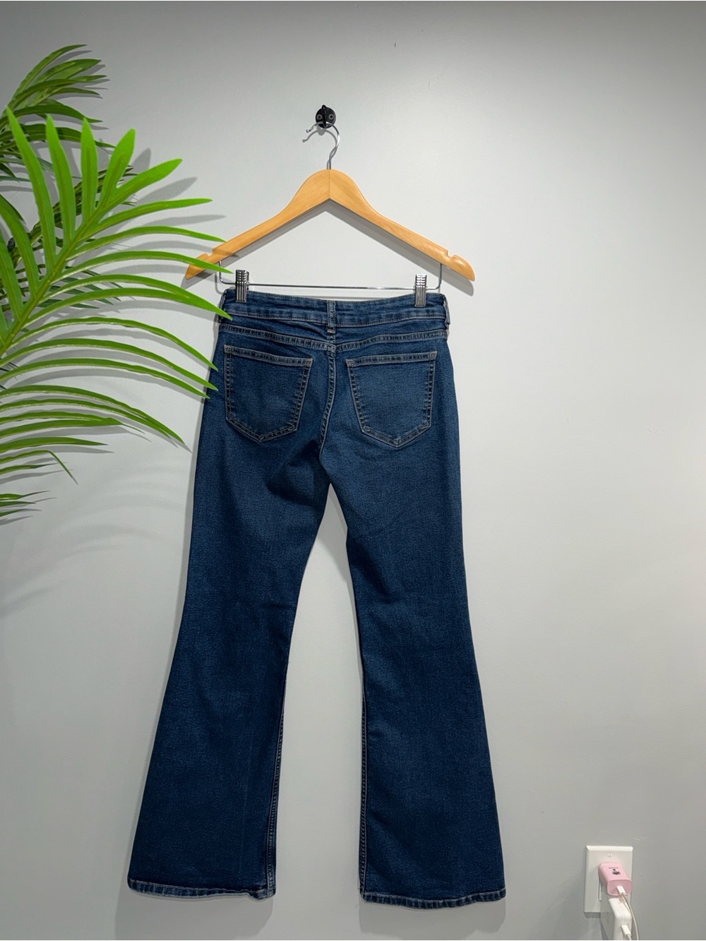H&M Low Rise Flared Leg Jeans - Picture 3 of 3